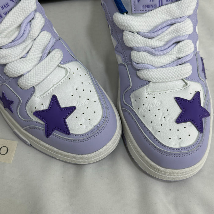 Heightening board shoes with star color contrast