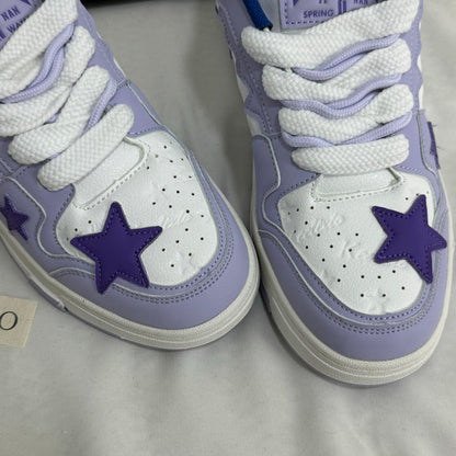 Heightening board shoes with star color contrast