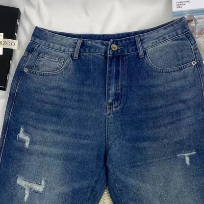 Loose-Fitting Tapered Cropped Jeans