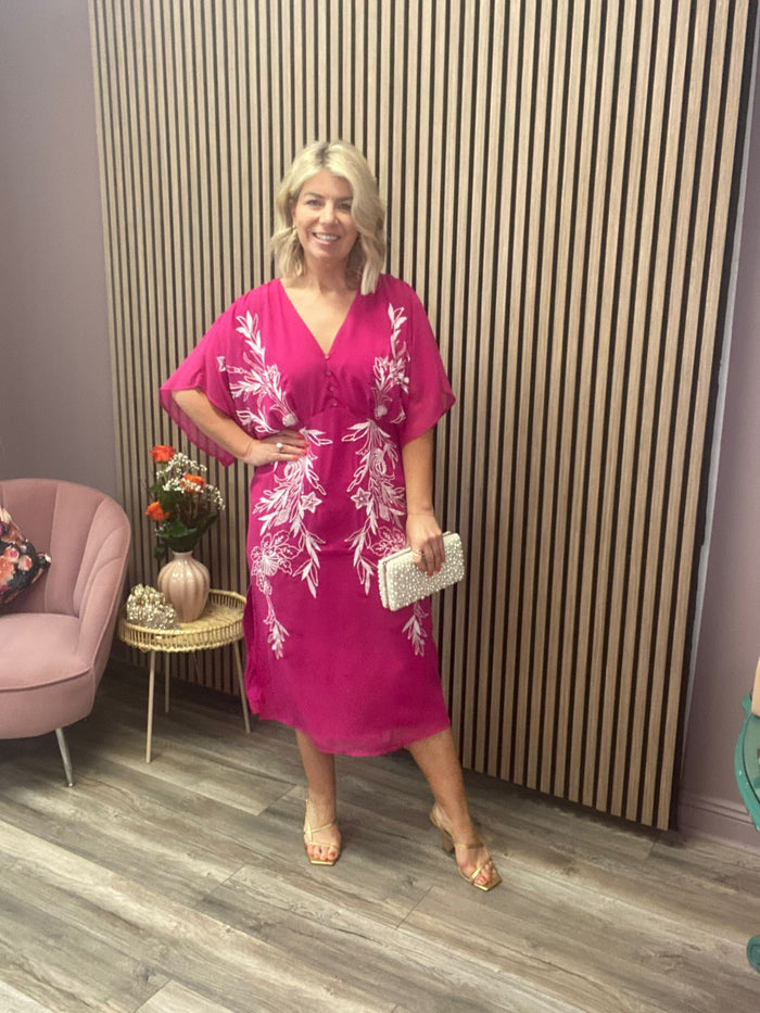 THE CHRISTINE EMBROIDERED FLUTTER SLEEVE PLUNGE NECK MIDI DRESS (PINK/WHITE) CURVE